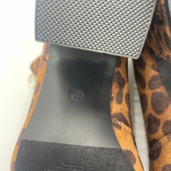New Comfort Brand Leopard Print Velvet Chunk Heel Booties 8 - Picture 9 of 10